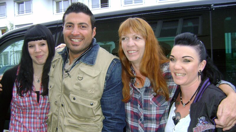 v.l.n.r.: Sabrina, Sükrü Pehlivan, Michaela und Svenja – Bild: RTL II