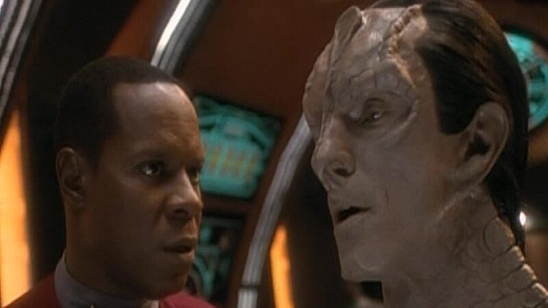 Benjamin ‚Ben‘ Sisko (Avery Brooks) und Gul Dukat (Marc Alaimo) – Bild: Tele 5