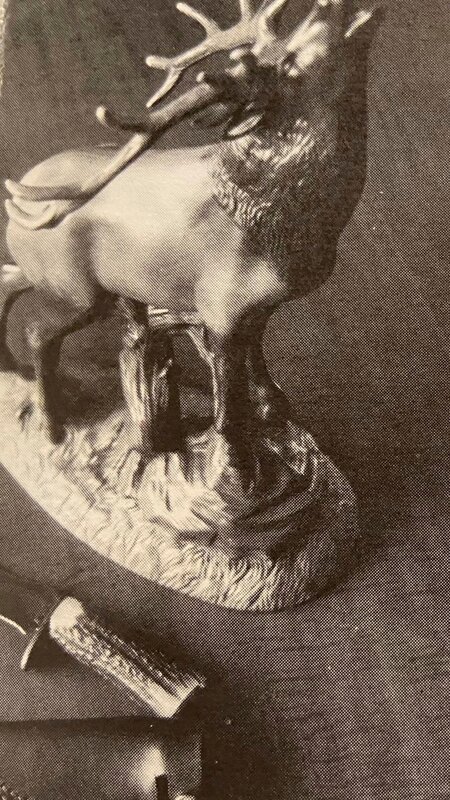 Die Statuette eines Hirsches – Bild: abacus /​ © Peninsula Television 2021 /​ © Crime + Investigation