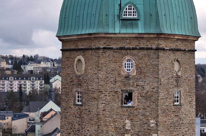 Im Turm der Annaberger Kirche lebt die letzte Türmerfamilie Deutschlands. – Bild: NDR