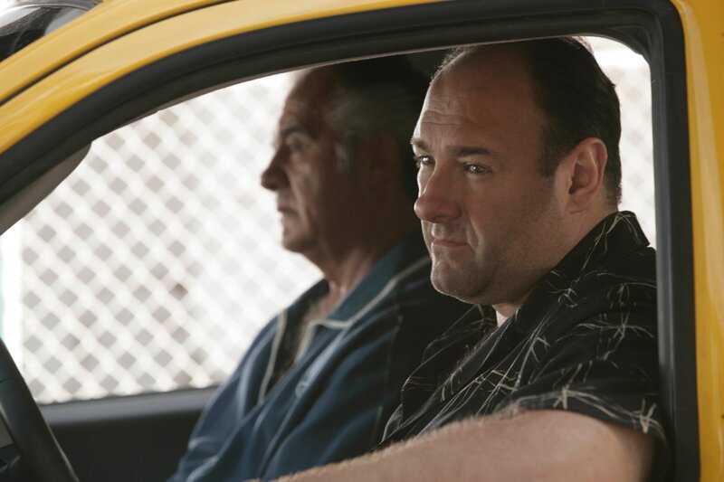 The Sopranos Season 6  Gandolfini, James as Tony Soprano Sirico, Tony as Paulie Walnuts  © Copyright 2000⁠–⁠2005 Home Box Office Inc. All Rights Reserved. – Bild: Copyright 2000⁠–⁠2005 Home Box Office Inc. All Rights Reserved.