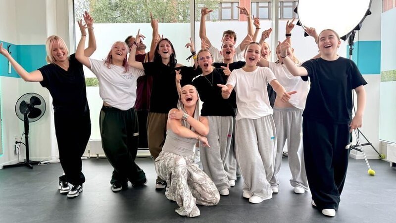 Cyeads mit Karen Schweiger – Bild: rbb/​STARSHIP Film GmbH