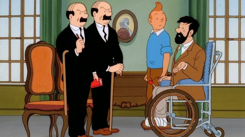 Bianca Castafiore hält die übrigen Schlossbewohner weiterhin mit ihrer einnehmenden Art auf Trab, während ein kostbarer Smaragd aus ihrem Zimmer gestohlen wird. Die Detektive Schulz (2.v.l.) und Schultze (l.) beginnen mit ihren Ermittlungen und verhören alle im Schloss, während Tim (2.v.r.) eine ganz andere Vermutung hat. Wer ist der Dieb? Die Spannung steigt im Schloss. – Bild: Ellipsanime/​France 3/​M6/​Nelvana; Hergé – Moulinsar