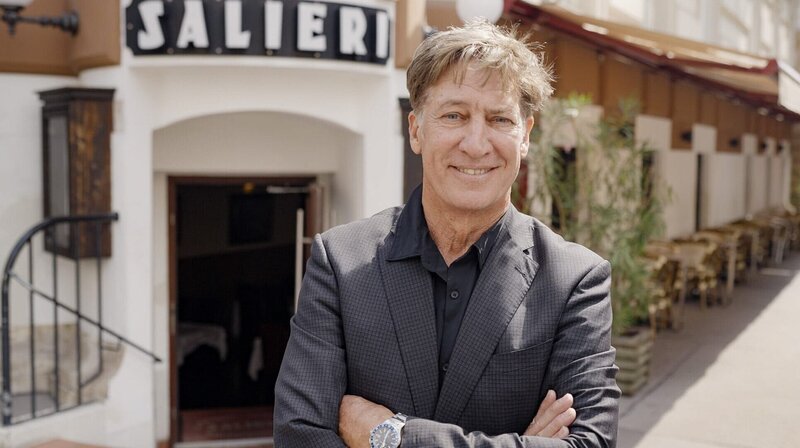  Tobias Moretti begibt sich auf eine persönliche Reise in Salieris Leben und Werk. – Bild: ORF/​Clever Contents GmbH