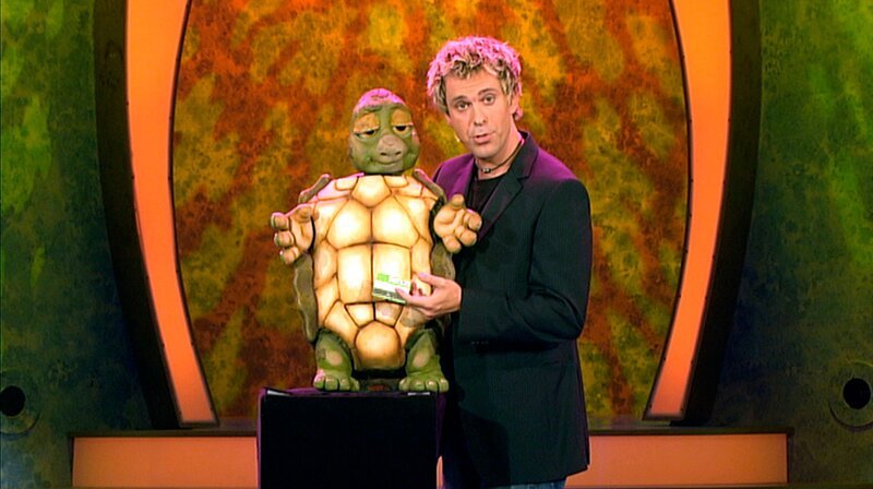 Wer ist der witzigste Berliner? Dieter Hallervorden oder Achim Mentzel? Kurt Krömer oder Eckart von Hirschhausen? Aus einer Auswahl von 30 Herren suchen wir den witzigsten Berliner aller Zeiten. – Sascha Grammel beim großen Kleinkunstfestival 2010 – Bild: rbb