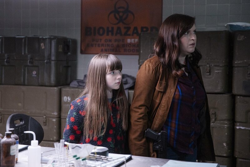 Piper (Alexa Swinton, l.); Jo Evans (Allison Tolman, r.) – Bild: ABC Studios /​ Will Hart