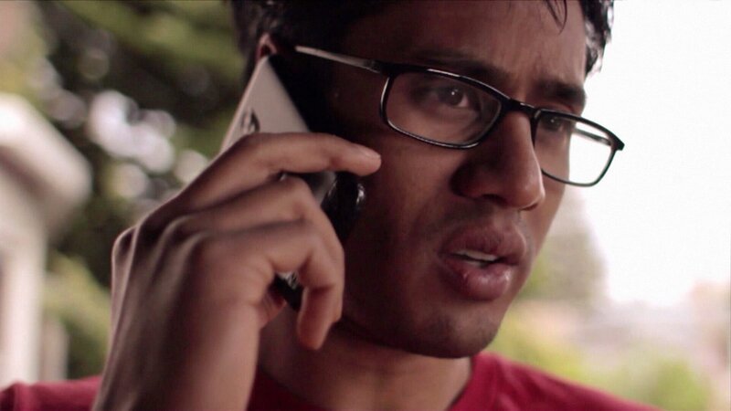 Man talking on the phone – Bild: Warner Bros. Discovery