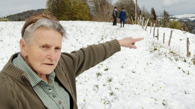 Liselotte Trainer, eine der damaligen Schülerinnen, deren Schulweg über die Brücke nach Bad Bayersoien führte. Weiteres Bildmaterial finden Sie unter www.br-foto.de. – Bild: BR/​Felix Kainz