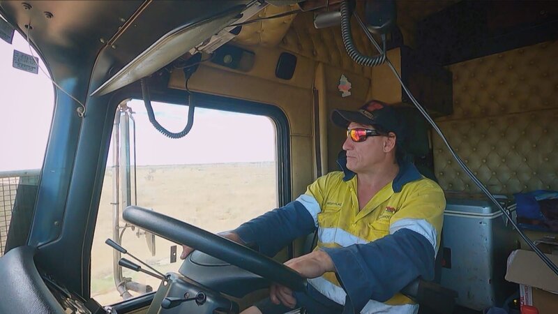 Truck driver. – Bild: Warner Bros. Discovery