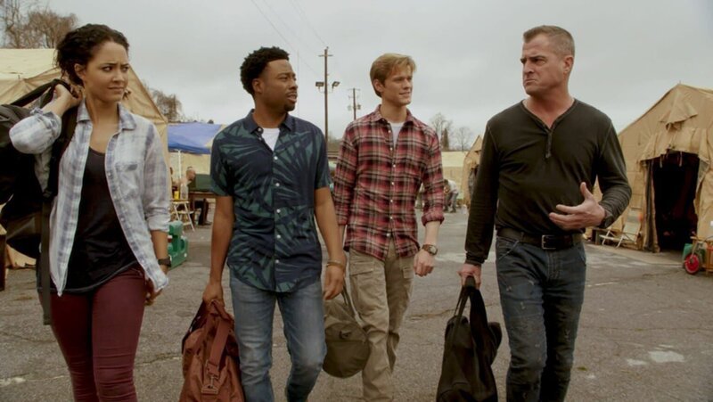(v.l.n.r.) Riley Davis (Tristin Mays); Wilt Bozer (Justin Hires); MacGyver (Lucas Till); Jack Dalton (George Eads). – Bild: CBS Broadcasting, Inc.