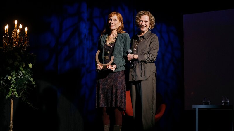 Ein Taxi für zwei – Bild: ARD Degeto Film/​Silviu Guiman