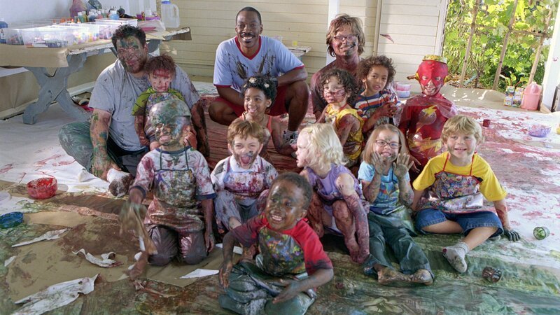 Der Kindergarten Daddy Charlie Hinton (Eddie Murphy, hinten Mitte) mit seinen Schützlingen – Bild: RTL II