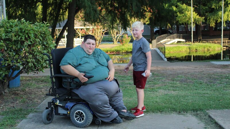John walking at a pond – Bild: Discovery Communications, LLC