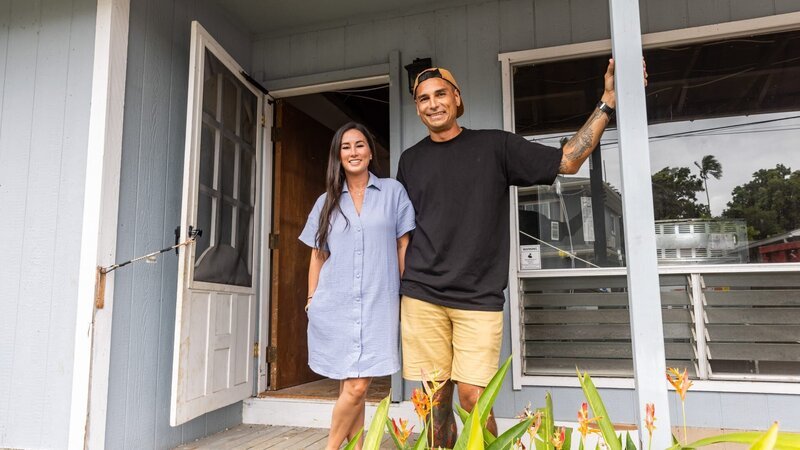 Kamohai Kamala and Tristyn Kalama, as seen on Renovation Aloha, Season 2. – Bild: Warner Bros. Discovery, Inc. or its subsidiaries and affiliates