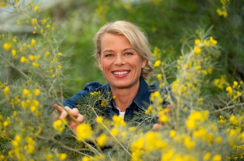 Ulrike Finck ist Moderatorin der „Gartenzeit“. – Bild: HR/​rbb/​Thomas Ernst, honorarfrei – Verwendung gemäß der AGB im engen inhaltlichen, redaktionellen Zusammenhang mit genannter HR-Sendung bei Nennung „Bild: HR/​rbb/​Thomas Ernst“ (S2+). HR/​Pressestelle, Tel: 069/​155⁠–⁠4954