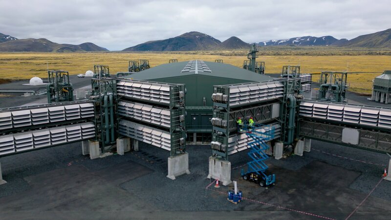 Luftaufnahme der gesamten CO2-Entfernungs-Anlage von Climeworks in Island – Bild: SRF/​NZZ Format