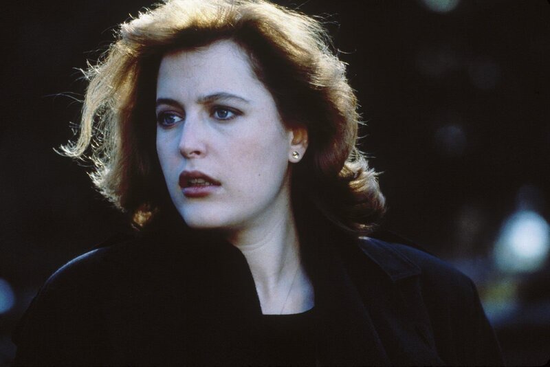 Noch weiß Scully (Gillian Anderson) nicht, dass sie sich in großer Gefahr befindet … – Bild: ProSieben MAXX