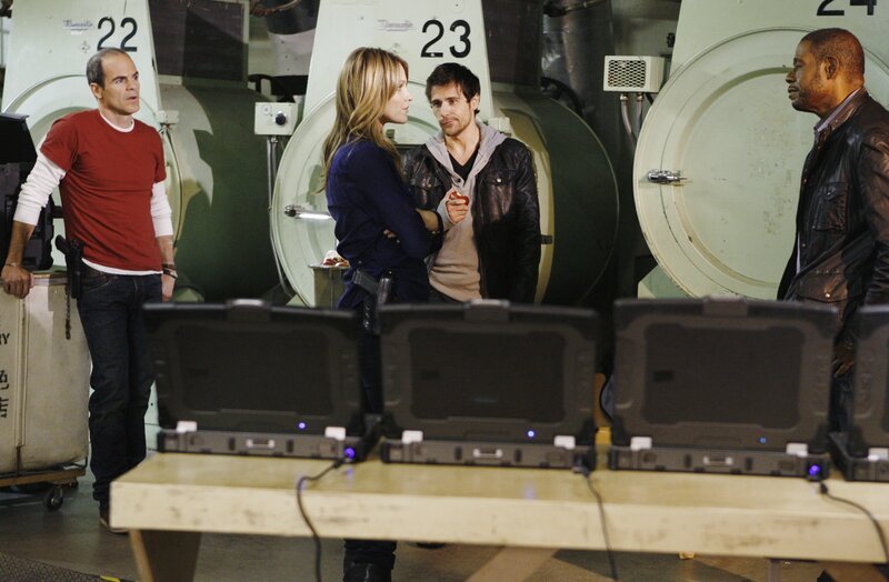 Während Hotch und sein Team in San Francisco einen Mordfall aufklären müssen, suchen die Kollegen eines anderen BAU-Teams nach einem Mann, der jedes Jahr zur gleichen Zeit einen Vater mit seiner brünetten vierzehnjährigen Tochter entführt: (v.l.n.r.) Jonathan ‚Prophet‘ Simms (Michael Kelly), Gina LaSalle (Beau Garrett), Mick Rawson (Matt Ryan) und Sam Cooper (Forest Whitaker). – Bild: American Broadcasting Companies, Inc. /​ Cliff Lipson