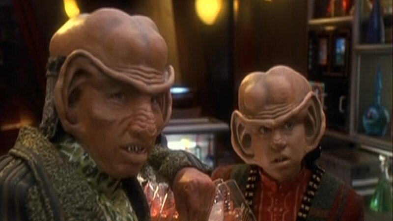 Quark (Armin Shimerman) und Nog (Aron Eisenberg) – Bild: Tele 5