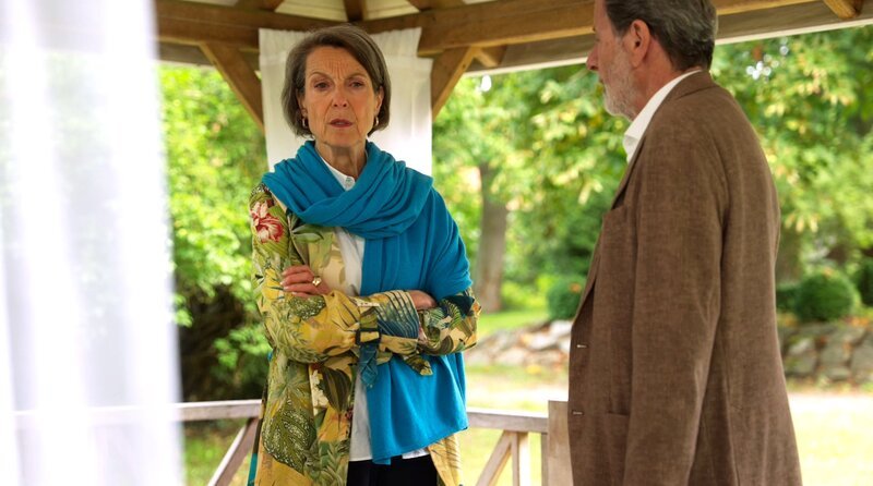 Victoria (Caroline Schreiber l.) ist empört: Wie kann der Investor Johannsson fordern, den Tower nach ihm zu benennen? – Bild: NDR