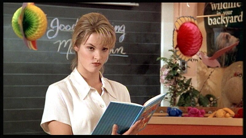 Die Klassenlehrerin (Bridgette Wilson) ist Billys großer Schwarm.. – Bild: RTL II