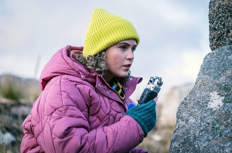 Ciara Kate (Hannah Brady) ist von Rays Schuld nicht überzeugt. Sie verfolgt eine ganz andere Spur. – Bild: Chris Barr