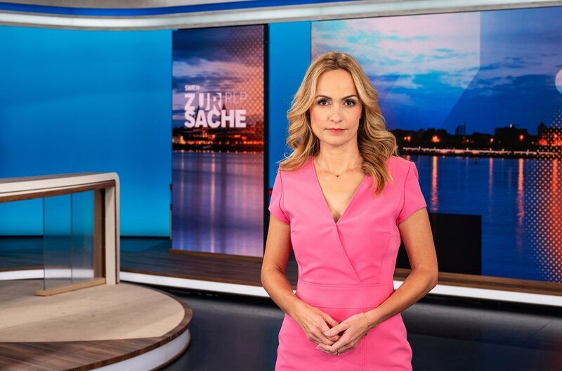 Das landespolitische Magazin, Moderatorin Britta Krane. – Bild: SWR/​Patricia Neligan