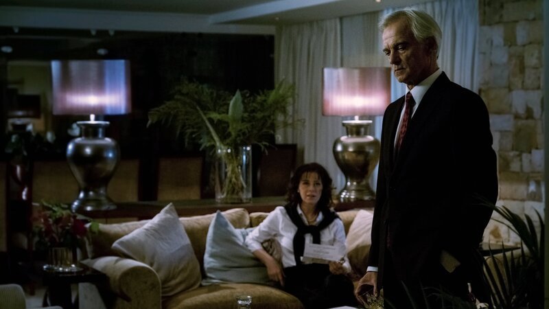 John Hamilton and Susan Hamilton are in a lounge. – Bild: Investigation Discovery /​ Discovery Communications