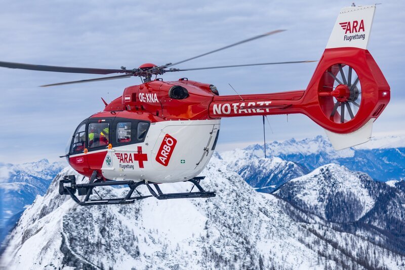 Der Rettungshubschrauber ARA-3 vom Nassfeld – Bild: ServusTV / Fatlum Kurtaj / Spiegel TV GmbH Der Rettungshubschrauber ARA-3 vom Nassfeld – Bild: ServusTV / Fatlum Kurtaj / Spiegel TV GmbH