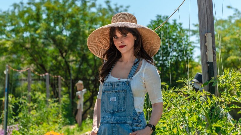 Zooey Deschanel at Grow Good Urban Farm, as seen on What Am I Eating? With Zooey Deschanel, Season 1. – Bild: Discovery, Inc. /​ FEDERICO IMPERIALE
