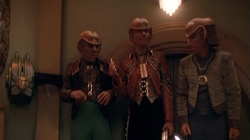 Quark (Armin Shimerman), Brunt (Jeffrey Combs) und Rom (Max Grodénchik) – Bild: Tele 5