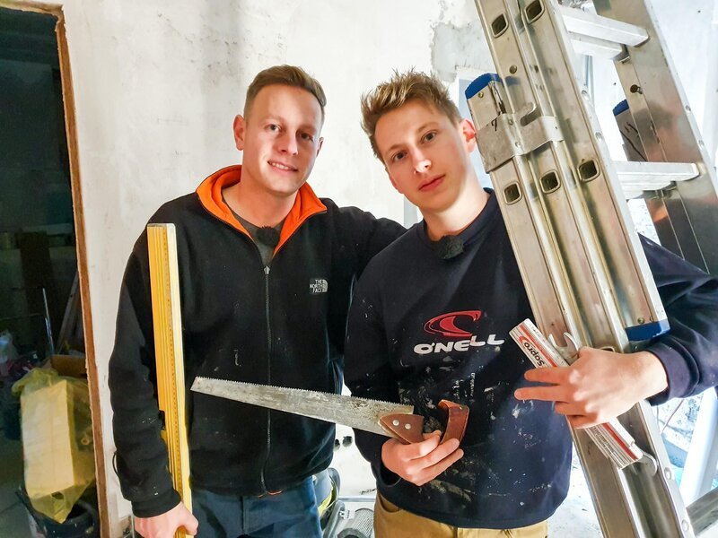 Marcel und Chris (r.) – Bild: RTL /​ Tokee Bros.