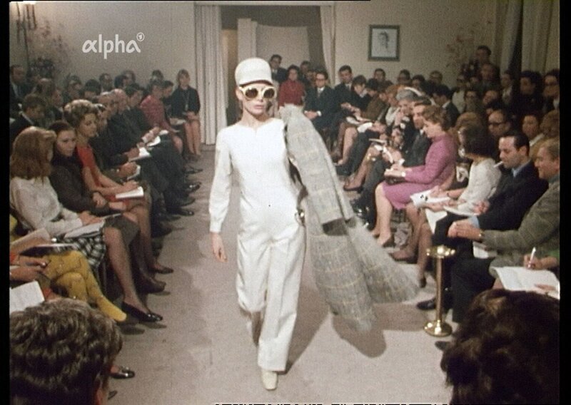 Wunderschöne Reportage über den Modefrühling in Rom: Besuch der Casa Antonelli, Modeschauen bei Pucci, Tiziani, Fabiani, Brioni u.a., Friseur und Schuhkollektion. – Bild: BR