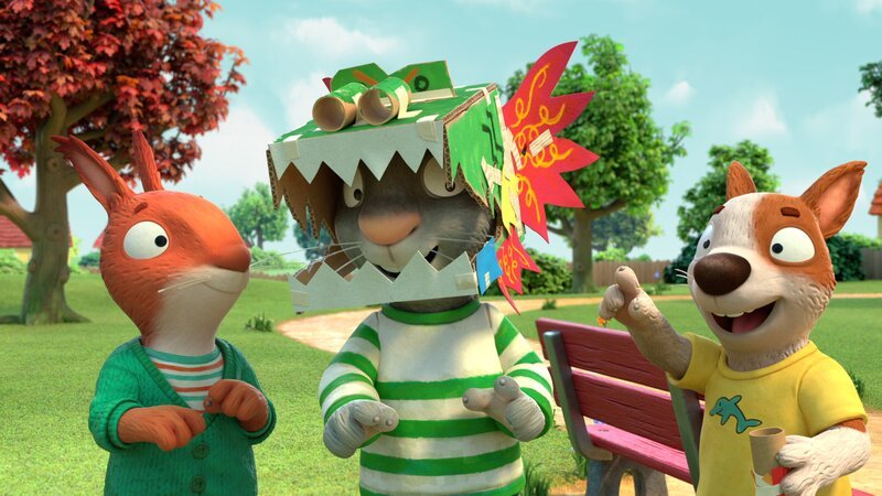 Pip hat den Drachenkopf gebastelt und darf deshalb als erster der wilde Drache sein. – Bild: ZDF/​Magic Light Pictures LTD