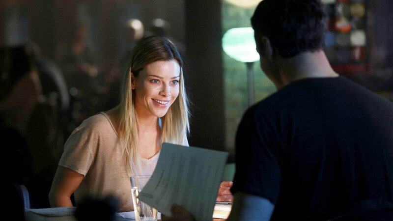 Leslie Shay (Lauren German) wünscht sich nichts mehr als Mutter zu werden. Als Samenspender hat sie ihren besten Freund Kelly Severide (Taylor Kinney) auserkoren. – Bild: RTL /​ NBC Universal