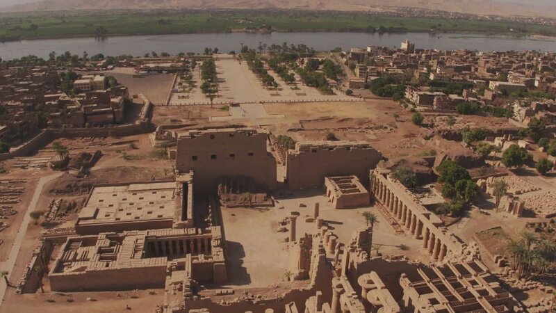 Der Tempel von Karnak am Nilufer  +++ – Bild: RTL /​ Label News /​ Transport und Technik