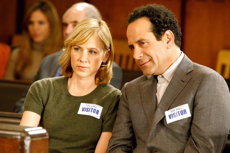 (l-r) Natalie Teeger (Traylor Howard), Adrian Monk (Tony Shalhoub) – Bild: ORF/​Universal/​Vivian Zink