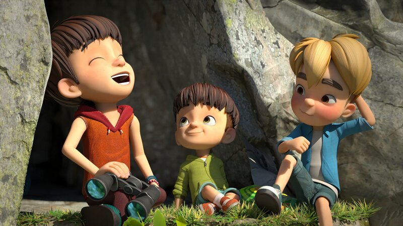 Kleiner Fuß stellt fest, dass es gar nicht schlecht ist, neben seinem Freund Raphael auch seine große Schwester Bohnenstange zu haben. – Bild: ZDF/​La Station Animation