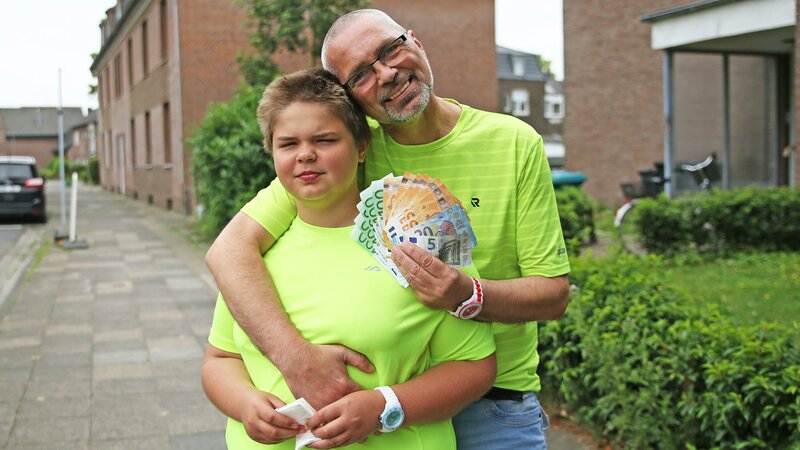 Udo (52) mit seinem Sohn Miguel (11) – Bild: RTL II
