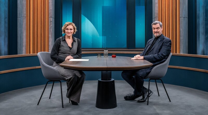 Caren Miosga und Markus Söder (CSU) – Bild: NDR/​Thomas Ernst