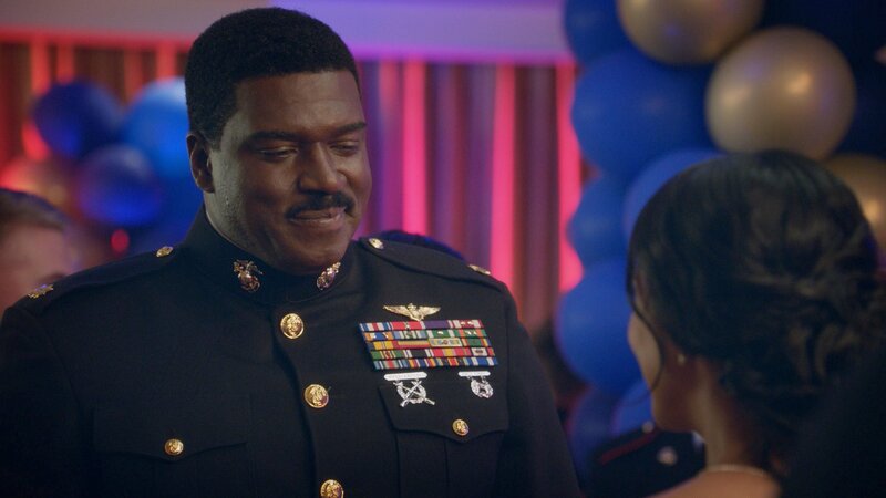 Theodore „TC“ Calvin (Stephen Hill)  +++ – Bild: RTL /​ MMXXIII CBS Studios Inc and Universal Television LLC. /​ Frommes Lamm trifft böse Wölfe