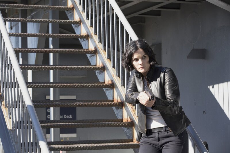 Jane Doe (Jaimie Alexander). – Bild: PLURIMEDIA (Warner Bros)