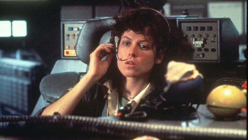 Ellen Ripley (Sigourney Weaver) ist dritter Offizier auf dem Weltraumfrachter „Nostromo“ – Bild: RTLZWEI Ellen Ripley (Sigourney Weaver) ist dritter Offizier auf dem Weltraumfrachter „Nostromo“ – Bild: RTLZWEI