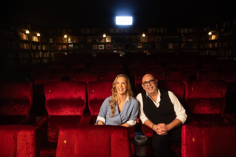 Von links: Caro Matzko und Hannes Ringlstetter. – Bild: BR/​Lang & Lenner GmbH/​Celina Pratter