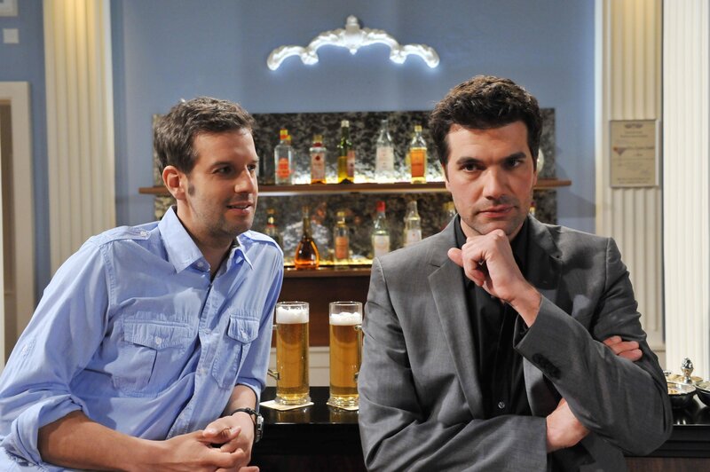 Nils (Florian Stadler, l.); Konstantin (Moritz Tittel, r.) – Bild: Ann Paur