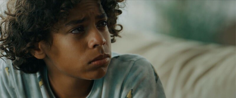 Felix (Junes Callaert) ist traurig. – Bild: BR/​VRT/​Nico Surings