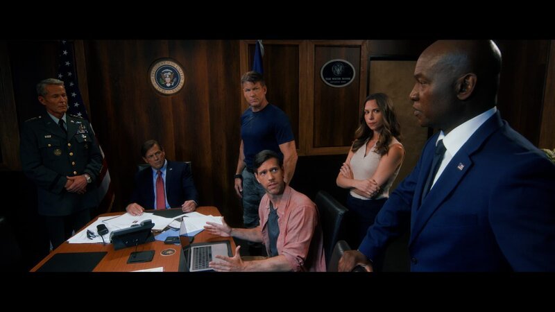 L-R: General Vargas (Doug Jeffery), President McCoy (Michael Paré), Captain Sean Jeffe (Paul Logan), Dr. Jeff Morrow (Preston Geer), Dr. Grace Whitney (Christina Rose), Secretary of Defense Ashe Greer (Eric Davenport) – Bild: Tele 5