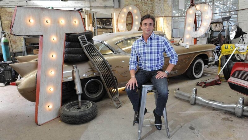 In dieser Spezialausgabe blickt Moderator Richard Hammond zurück auf alle Missgeschicke, auf ungewollte Explosionen, Blechschäden und Pannen, die ihm und seinen Kollegen während ihrer legendären Challenges in der Historie des kultigen Automagazins widerfahren sind. – Bild: RTL /​ BBC America