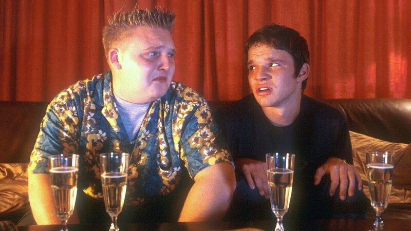 Florian (Tobias Schenke, re.) erhofft sich weise Ratschläge von seinem besten Freund Red Bull (Axel Stein) – Bild: RTL II