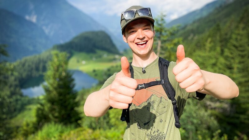 SRF bi de Lüt – Familiensache Staffel 19 Folge 3 Scheitert Koch Pascal an den Éclairs?  Pascal Arnold unterwegs zur Windgällenhütte  AACZ im Maderanertal – Bild: SRF